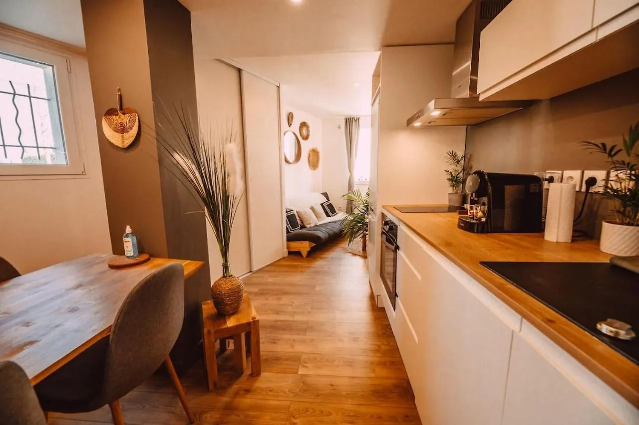 La Casa Bali Apartment Irigny 0*,